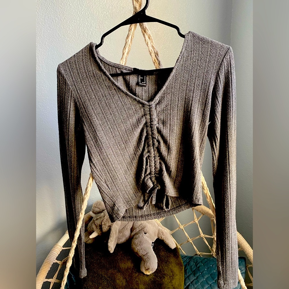 Gray shirt Medium